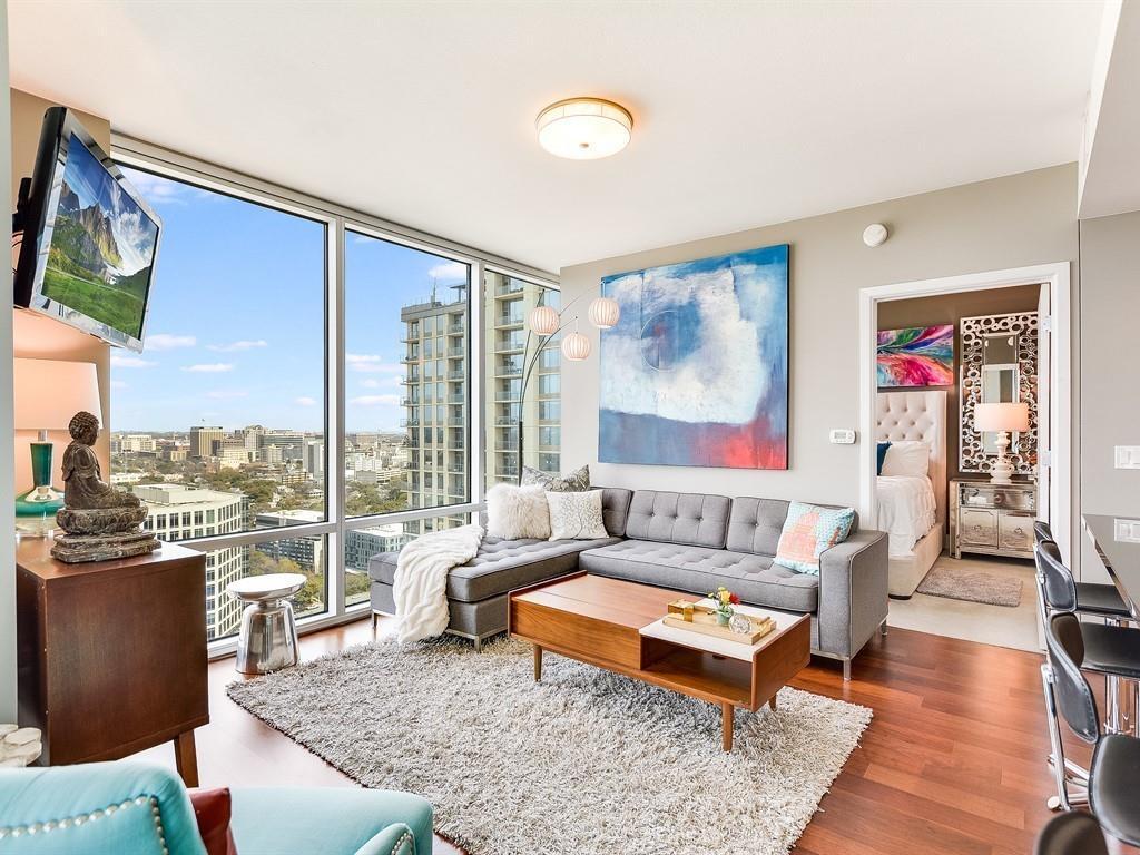 Primary Photo - 300 Bowie St