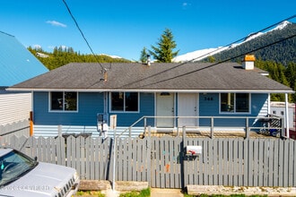 Building Photo - 348 Edmonds St