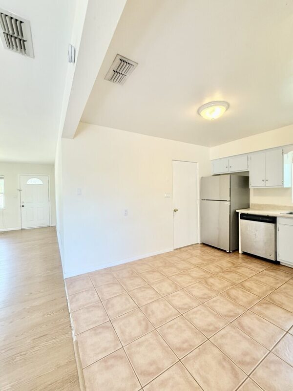 Photo - 14218 Sharon Dr House