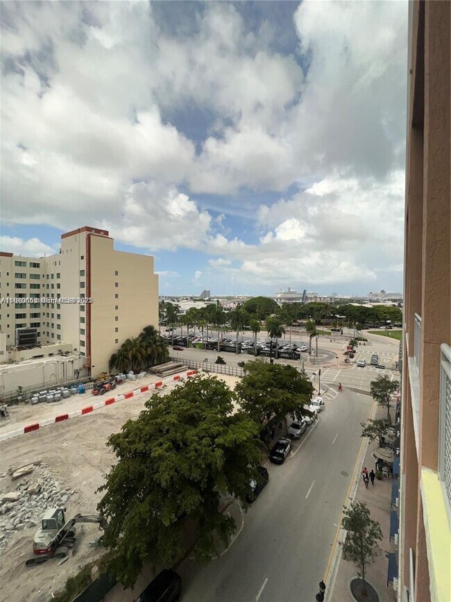 Foto del edificio - 244 Biscayne Blvd