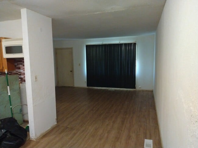 Building Photo - 1370 E Juliah Ave