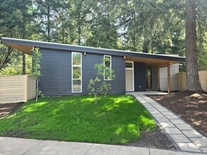 Building Photo - 7024 SW 152nd Ave