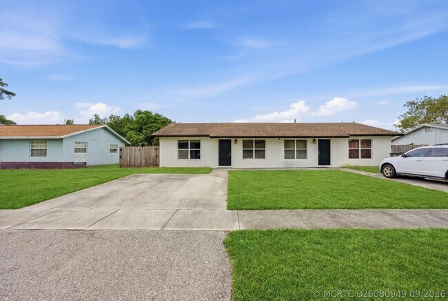 Building Photo - 3847 Roan Ct E