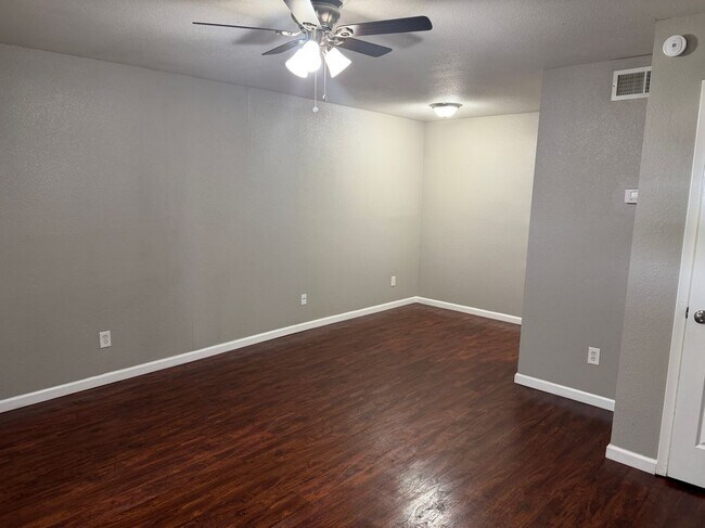 Foto del edificio - 357 NW Newton Dr