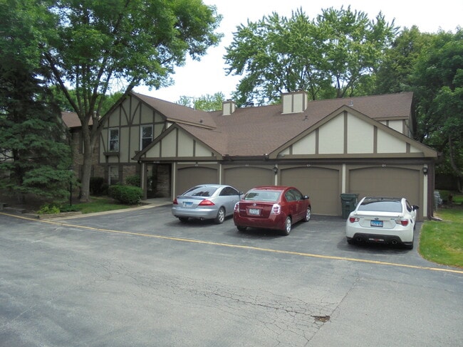 Building Photo - 4730 Calvert Dr