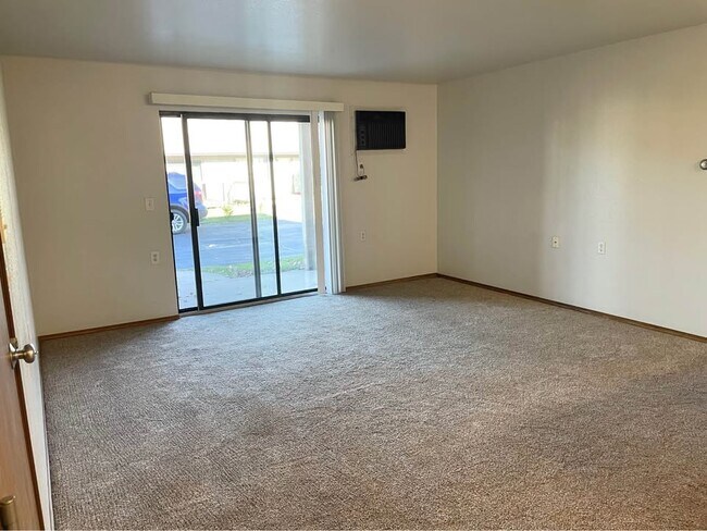 Foto del edificio - 2745 Glen Creek Pl