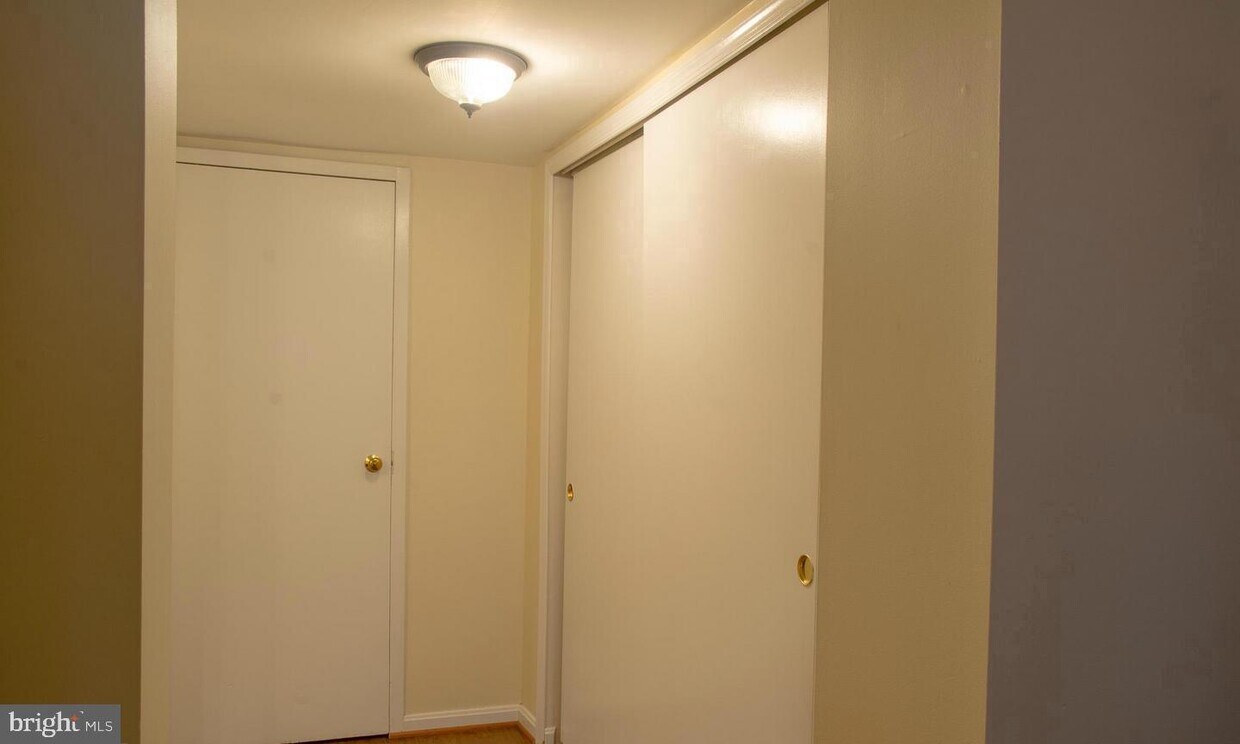 Primary Photo - 1400 Greendale Ct