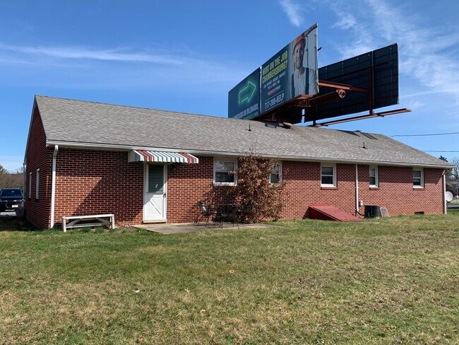 Foto del edificio - Move-in ready!! Bonus room that could easi...