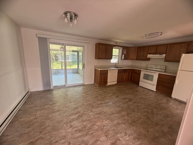 Building Photo - 75 Herald, Farmington – 3 Bed, 3 Bath in CT
