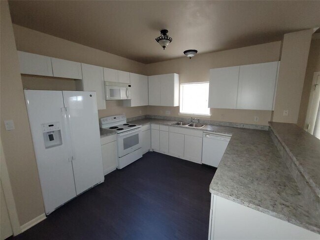 Building Photo - 10027 Emerald Oaks Dr