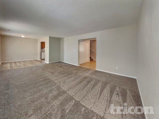 Foto del edificio - 1726 Farm Meadow Dr