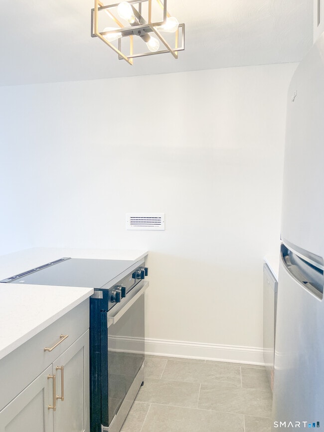 Building Photo - 87 Glenbrook Rd