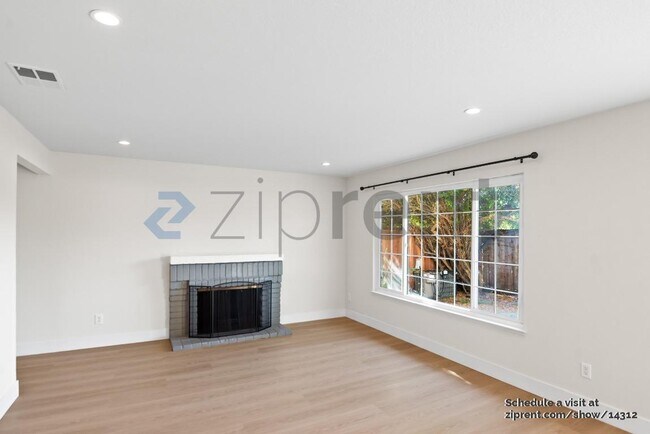 Building Photo - 735 Creekland Cir