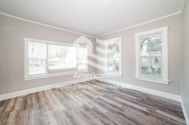 Foto del edificio - 419 E Maywood Ave