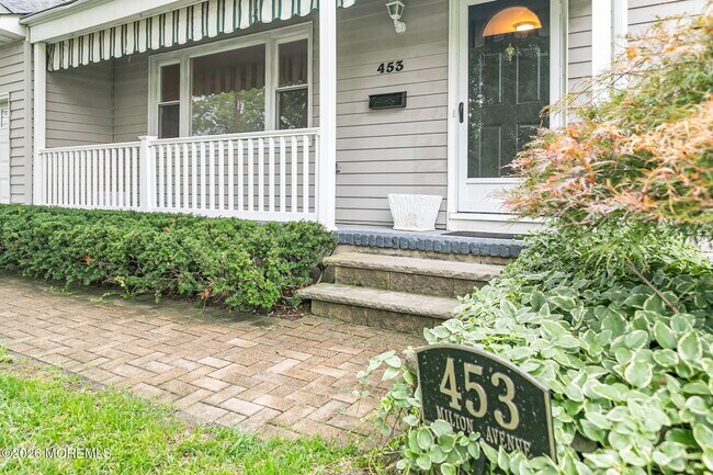 Foto del edificio - 453 Milton Ave