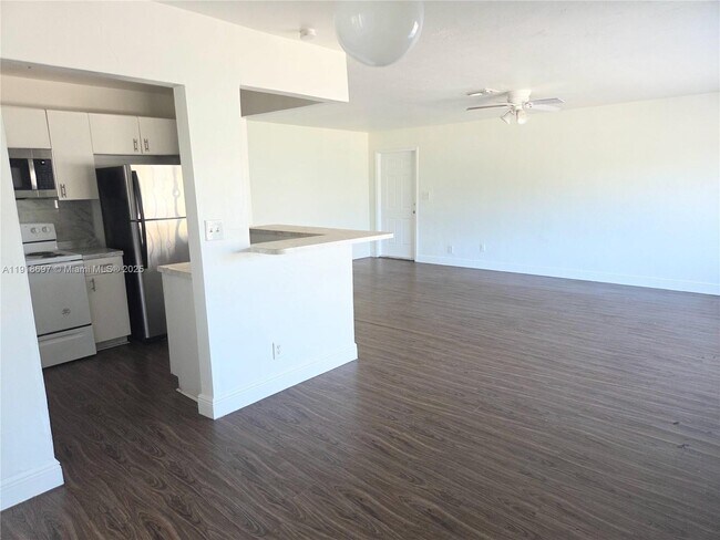 Foto del edificio - 5200 NW 18th Ct