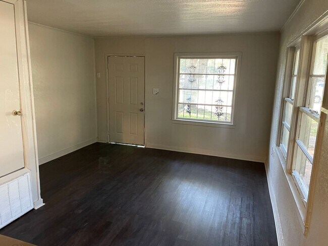 Foto del edificio - Remodeled 3 Bedroom Home