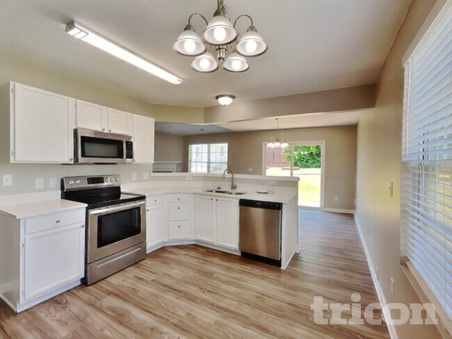 Foto del edificio - 3120 Riverbrooke Dr