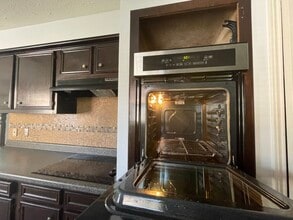Building Photo - 3103 Sam Houston Dr