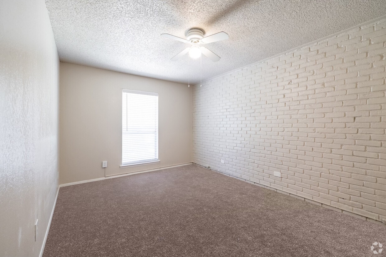 Foxwood 1217-1221 Hillcrest St Mesquite, TX 75149