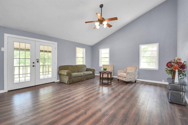 Building Photo - 20203 Live Oak