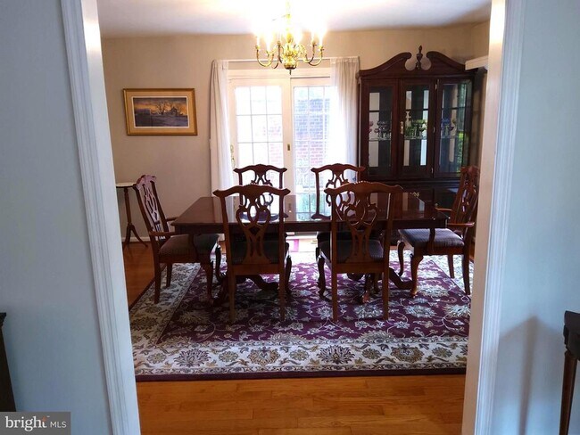 Foto del edificio - 404 Cranberry Ln