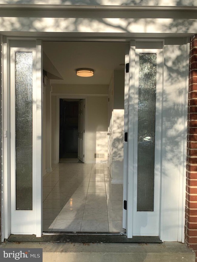 Foto del edificio - 5626 Dover Ct