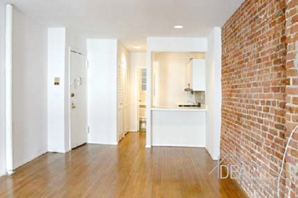 Building Photo - 308 E 81st St