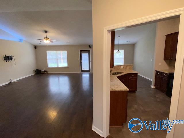 Foto del edificio - 216 Shadow Cove Dr SW