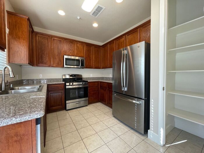 Primary Photo - Gorgeous 3 Bedroom, 2 and 1/2 Bath Condo S...