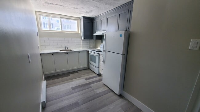 Building Photo - 245 Humphrey St