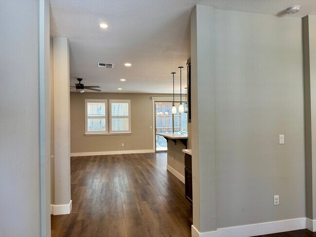 Foto del edificio - 3 Bedroom 2 Bathroom Newly Constructed Home in Grass Valley