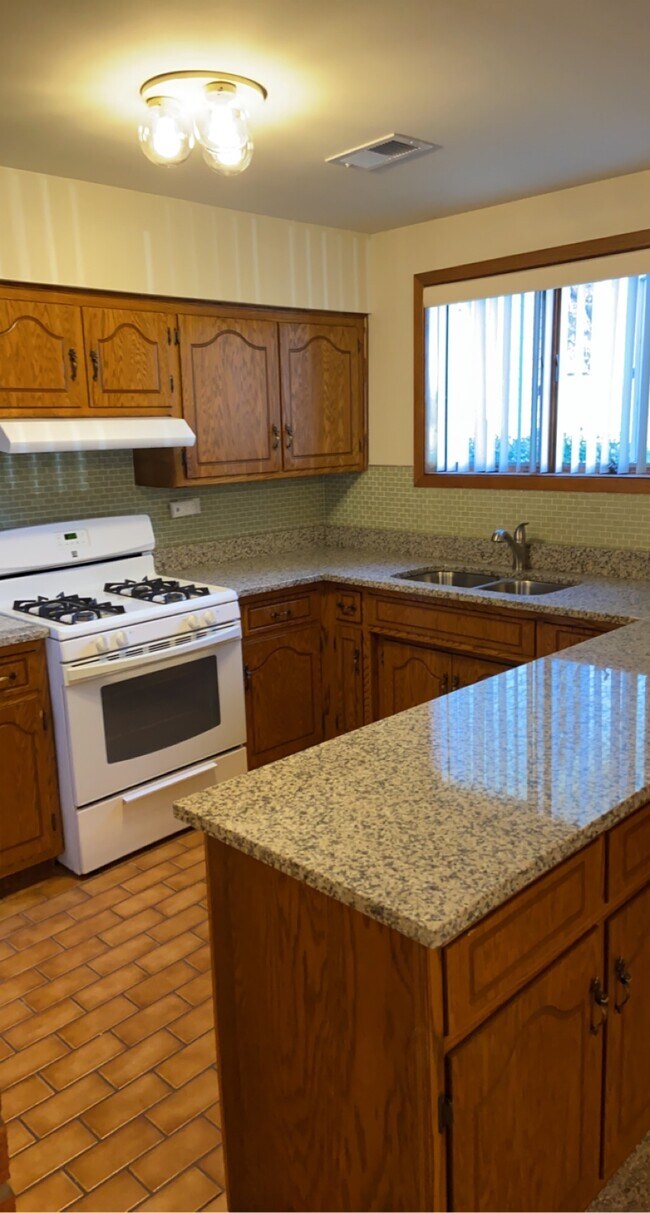 Kitchen - 7900 Paxos Dr