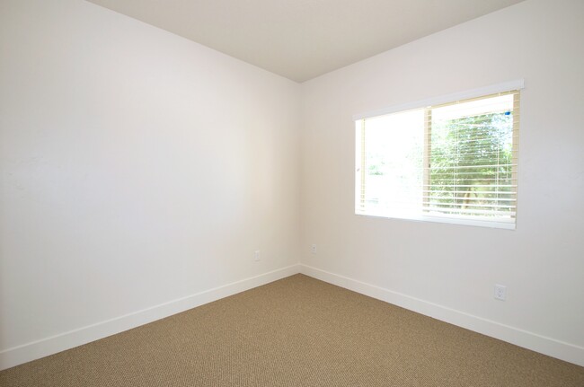 Building Photo - 45 W 300 S
