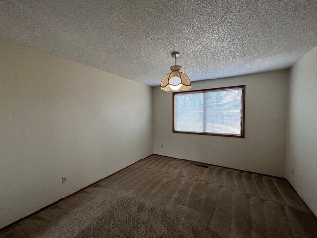 Building Photo - Thurston Charm