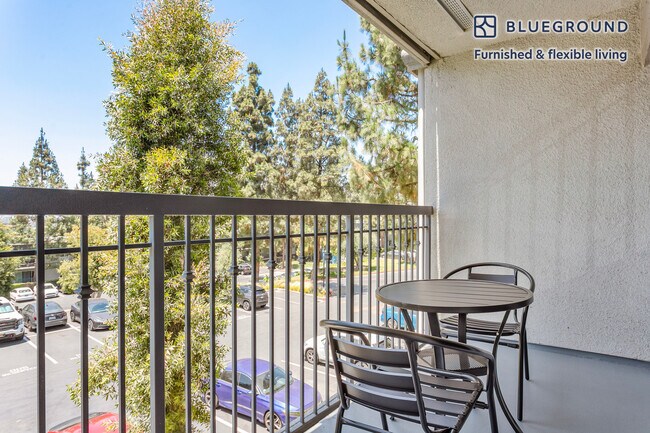 Foto del edificio - 3654 Barham Blvd