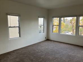 Building Photo - 2625 Ivy Dr