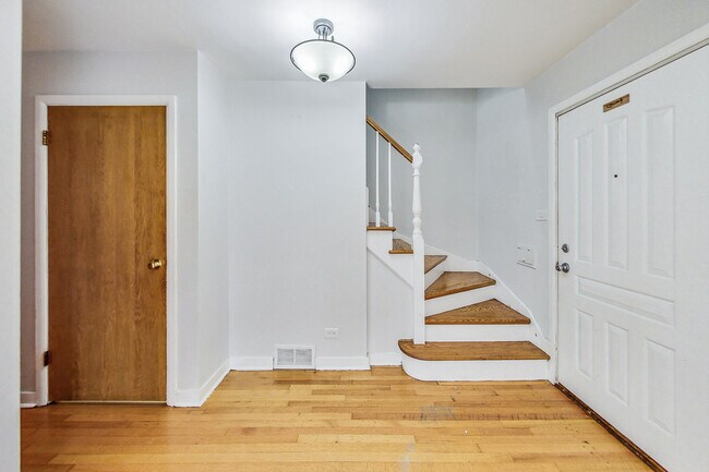 Foto del edificio - 714.5 N Western Ave