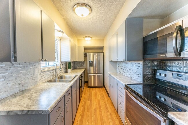 Building Photo - 954 S Miller St