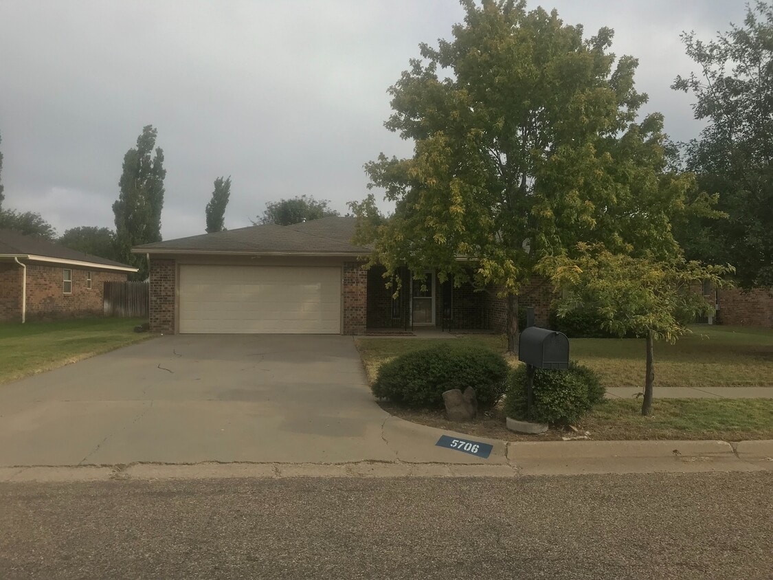 Foto principal - 5706 Purdue St