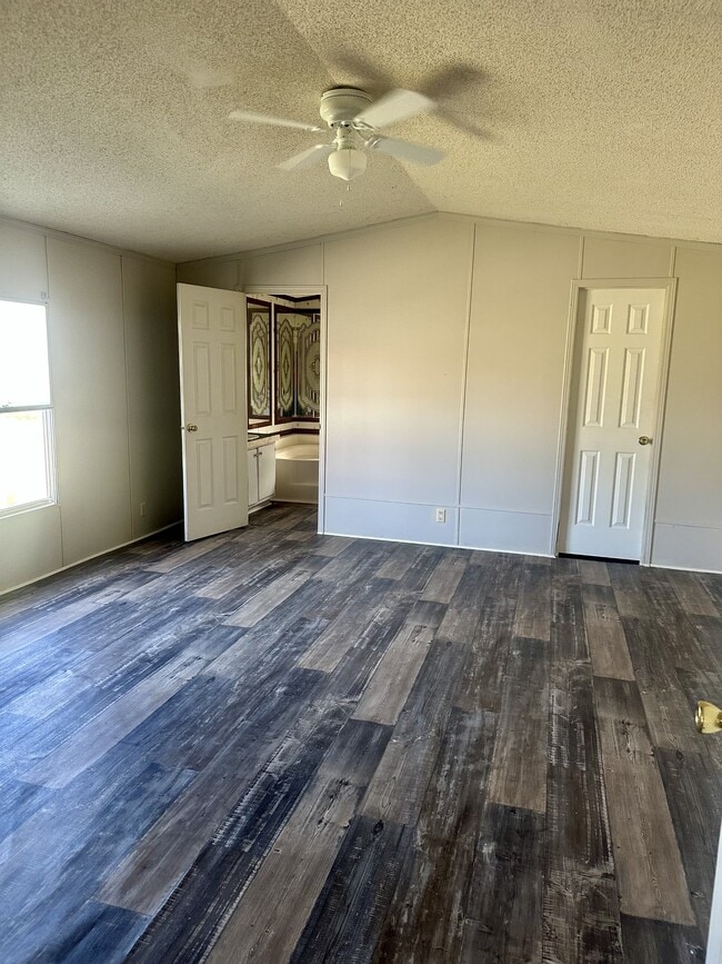 Building Photo - 193 Salem Ln