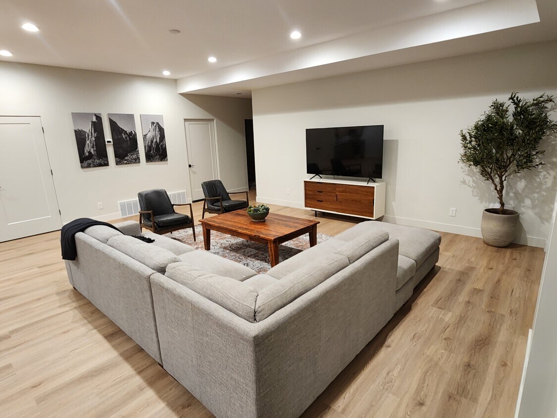 550 E 4525 N Unit Wallsburg Bsmnt Aprtmnt, Provo, UT 84604 Apartments