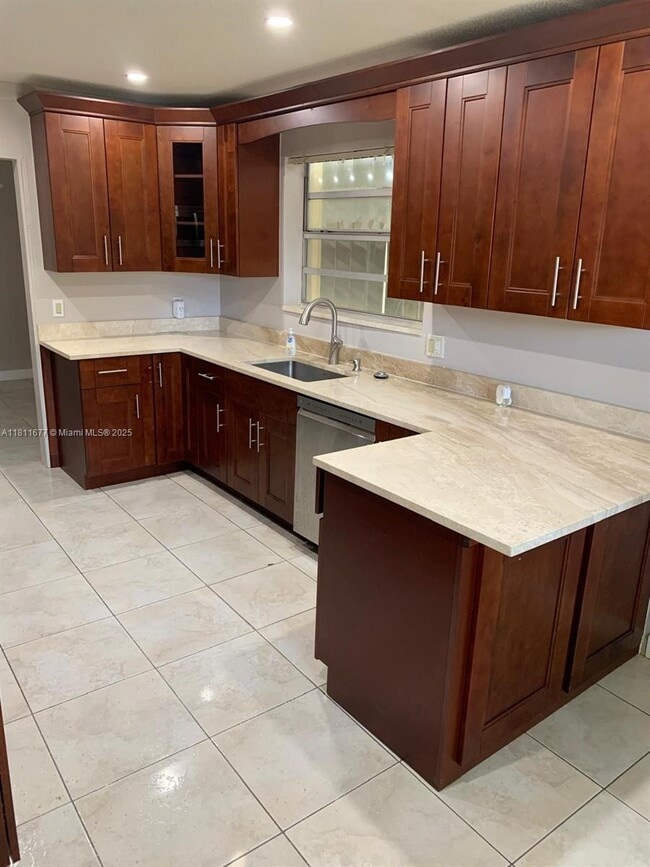 Foto del edificio - 6535 SW 8th Pl