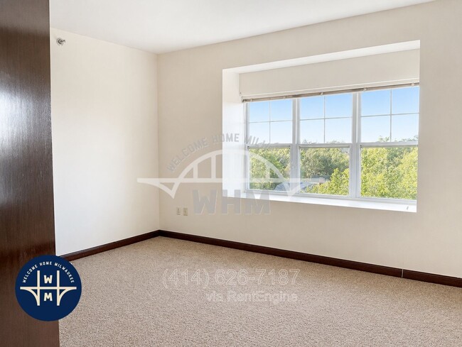 Building Photo - 6330 W Greenfield Ave