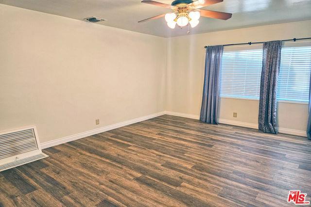 Foto del edificio - 9966 Glencrest Dr