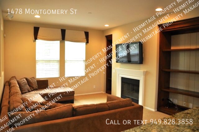 Building Photo - Rare 1 Bed / 1.5 Bath Model Home Condo