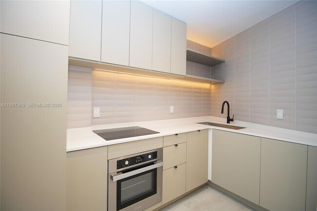 Building Photo - 2899 Collins Ave