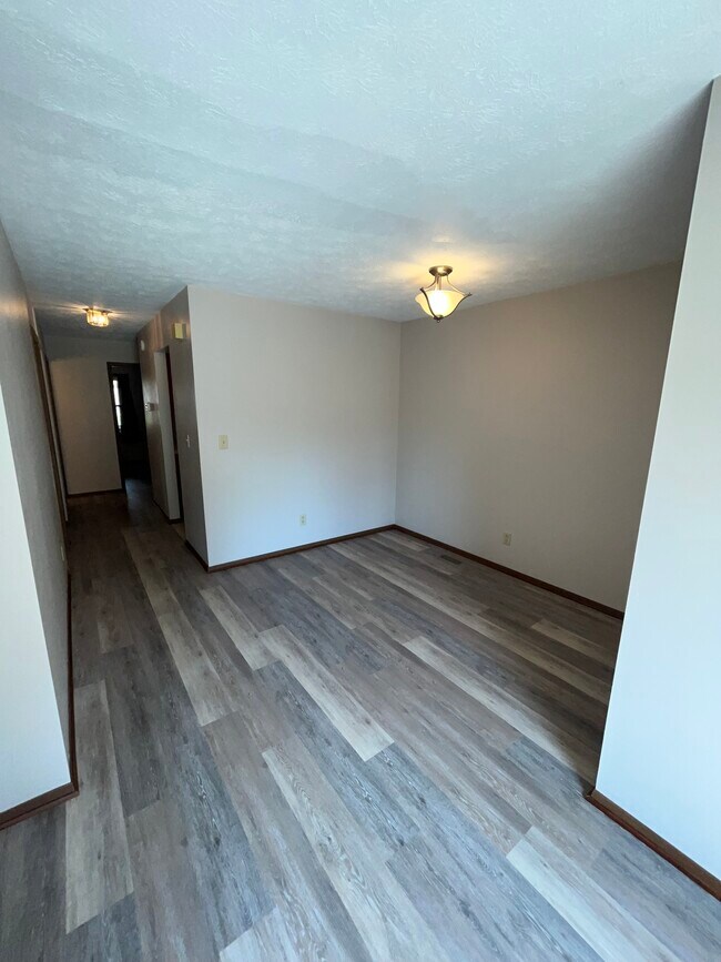 Dining Area & Secondary Living Room - 1555 Leedes Rd