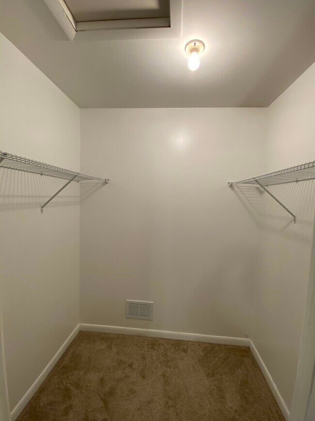 Building Photo - 519 Racine Ln