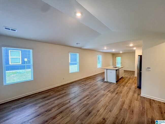 Building Photo - 301 Willoughby Rd